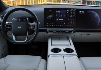 Подержанный автомобиль LiXiang L9 2023 года (10 фото)