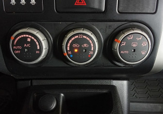 Подержанный автомобиль Nissan X-Trail 2011 года (15 фото)