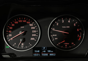 Подержанный автомобиль BMW X1 2017 года (12 фото)