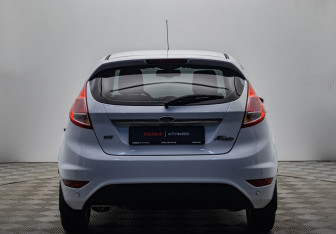 Подержанный автомобиль Ford Fiesta Hatchback 2016 года (4 фото)