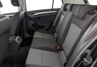 Подержанный автомобиль Volkswagen Golf Hatchback 2013 года (18 фото)