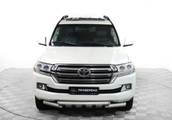 Подержанный автомобиль Toyota Land Cruiser Suv 2015 года (2 фото)