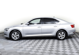 Подержанный автомобиль Skoda Superb Liftback 2016 года (11 фото)
