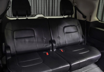 Подержанный автомобиль Toyota Land Cruiser Suv 2012 года (12 фото)
