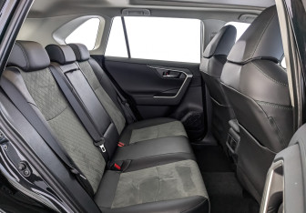 Новый Toyota RAV4 2025 (12 фото)