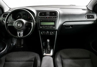 Подержанный автомобиль Volkswagen Polo Sedan 2012 года (6 фото)
