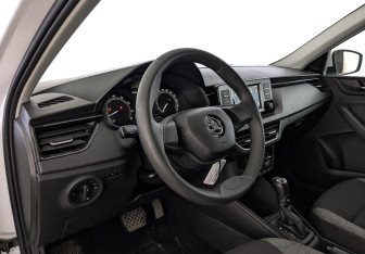 Подержанный автомобиль Skoda Rapid Liftback 2021 года (15 фото)