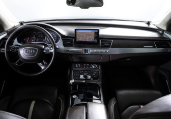 Подержанный автомобиль Audi A8 2016 года (14 фото)