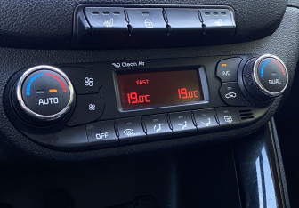 Подержанный автомобиль Kia Ceed Hatchback 2014 года (14 фото)