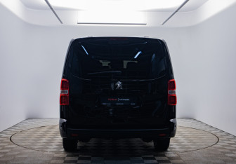 Подержанный автомобиль Peugeot Traveller 2018 года (5 фото)
