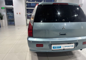 Подержанный автомобиль Mitsubishi Lancer Wagon 2006 года (8 фото)