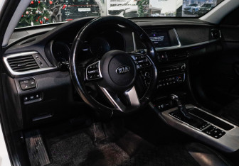Подержанный автомобиль Kia Optima Wagon 2019 года (16 фото)