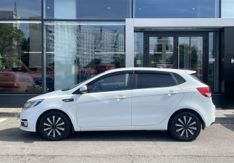 Подержанный автомобиль Kia Rio Hatchback 2016 года (8 фото)