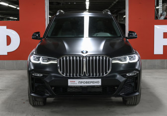 Подержанный автомобиль BMW X7 2019 года (2 фото)