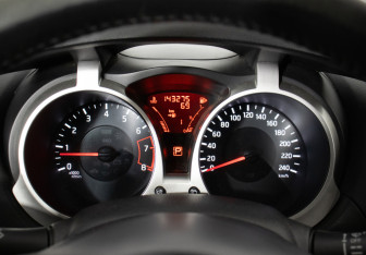 Подержанный автомобиль Nissan Juke 2011 года (12 фото)