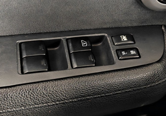 Подержанный автомобиль Nissan Tiida Hatchback 2008 года (14 фото)