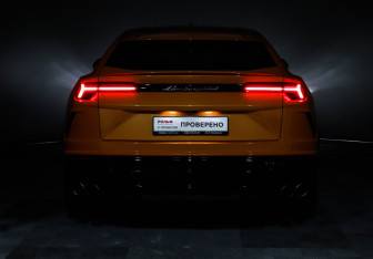 Подержанный автомобиль Lamborghini Urus 2021 года (17 фото)