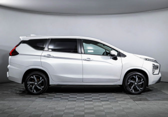 Подержанный автомобиль Mitsubishi Xpander 2023 года (4 фото)