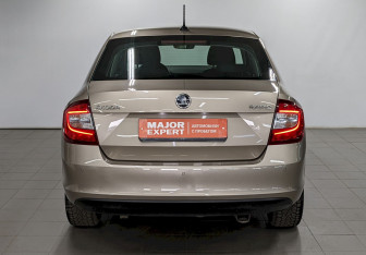 Подержанный автомобиль Skoda Rapid Liftback 2018 года (6 фото)
