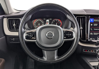 Подержанный автомобиль Volvo XC60 2020 года (22 фото)