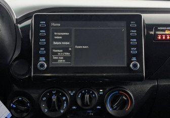 Подержанный автомобиль Toyota Hilux 2021 года (15 фото)