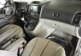 Подержанный автомобиль Kia Carnival 2007 года (9 фото)