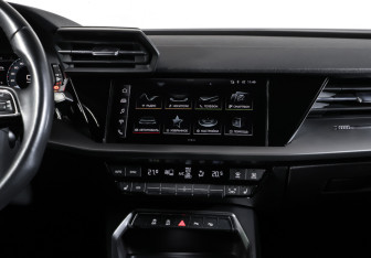 Подержанный автомобиль Audi A3 Hatchback 2021 года (14 фото)