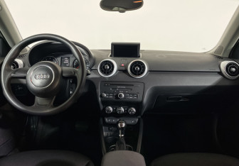 Подержанный автомобиль Audi A1 2013 года (12 фото)