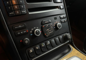 Подержанный автомобиль Volvo XC90 2007 года (16 фото)