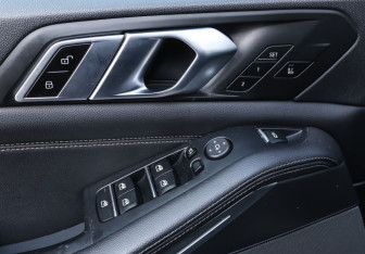 Подержанный автомобиль BMW X5 2019 года (15 фото)
