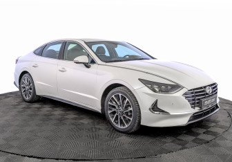 Подержанный автомобиль Hyundai Sonata 2022 года (3 фото)