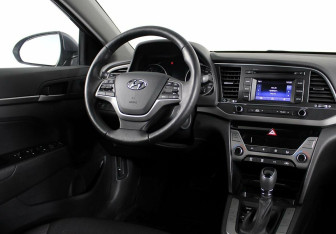 Подержанный автомобиль Hyundai Elantra Sedan 2018 года (7 фото)