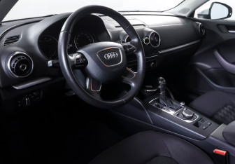 Подержанный автомобиль Audi A3 Hatchback 2014 года (14 фото)