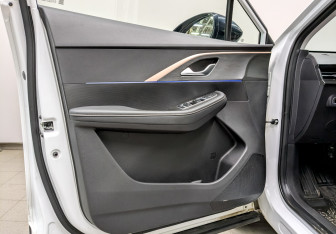 Подержанный автомобиль Omoda C5 2023 года (19 фото)