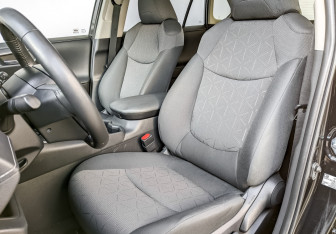 Подержанный автомобиль Toyota RAV4 2021 года (21 фото)