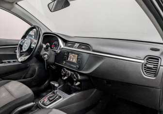 Подержанный автомобиль Kia Rio Hatchback 2021 года (11 фото)