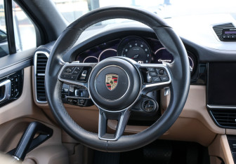 Подержанный автомобиль Porsche Cayenne 2021 года (19 фото)