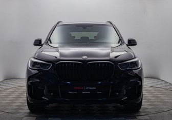 Подержанный автомобиль BMW X5 2020 года (8 фото)
