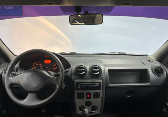 Подержанный автомобиль Renault Logan Sedan 2009 года (12 фото)