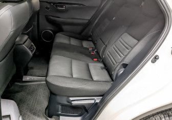 Подержанный автомобиль Lexus NX 2015 года (12 фото)