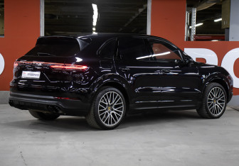 Подержанный автомобиль Porsche Cayenne 2018 года (5 фото)
