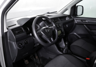 Подержанный автомобиль Volkswagen Caddy Compactvan 2020 года (15 фото)