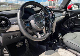Подержанный автомобиль MINI Hatch 2021 года (13 фото)