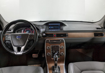 Подержанный автомобиль Volvo XC70 2014 года (23 фото)