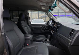 Подержанный автомобиль Mitsubishi Pajero 2011 года (20 фото)