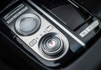 Подержанный автомобиль Genesis G80 2021 года (26 фото)