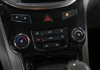 Подержанный автомобиль Chevrolet Orlando 2011 года (18 фото)