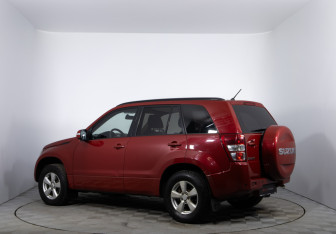 Подержанный автомобиль Suzuki Grand Vitara 2011 года (7 фото)