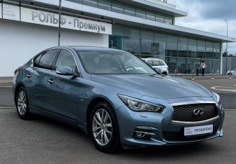 Подержанный автомобиль Infiniti Q50 2017 года (3 фото)