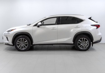 Подержанный автомобиль Lexus NX 2018 года (7 фото)